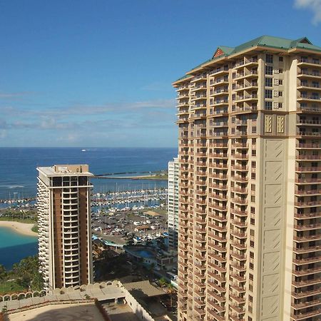 Hilton Grand Vacations Club Grand Waikikian Honolulu Hotel Exterior photo